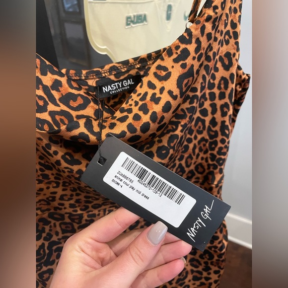 Brand new with tags Nasty Gal Animal print Cowl MIDI dress size 4 - Picture 3 of 4